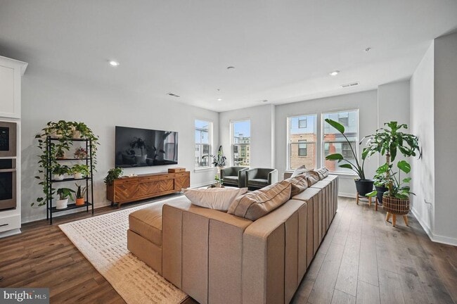 Building Photo - 44623 Wolfhound Sq