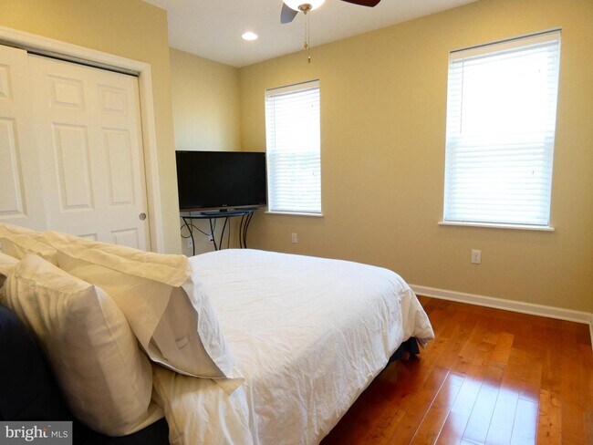 Building Photo - 2043 Martha St