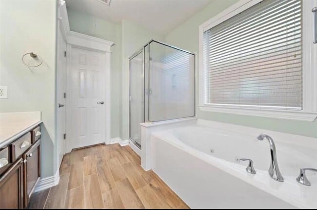 Building Photo - 17923 Serene Shore Dr