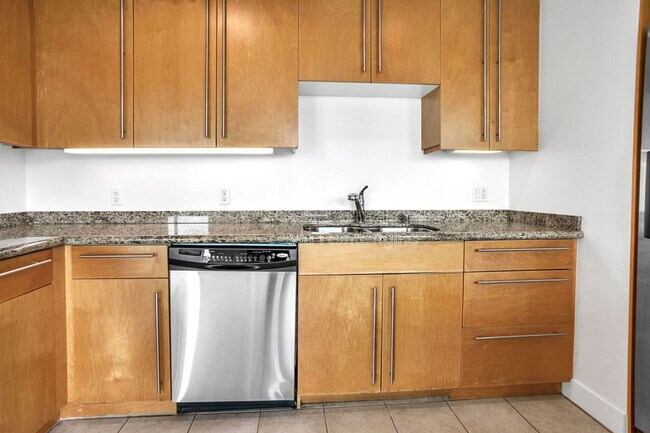 Building Photo - 801 Ash St