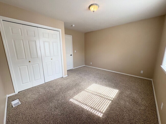 Building Photo - Beautiful 4-Bedroom Meridian Home with 4-Car Garage & Prime Location