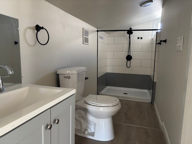 Building Photo - 503 W 5th Ave