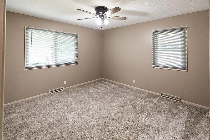 Building Photo - 2535 Saint Thomas Dr