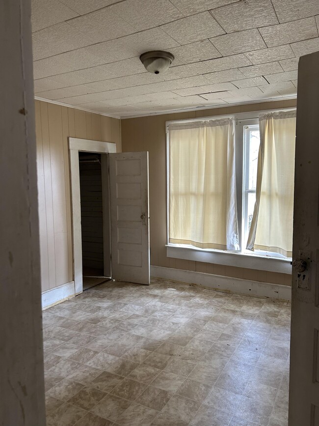 Building Photo - 604 Calcote Ave