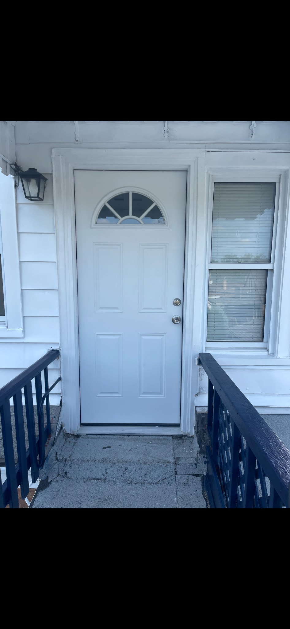 Building Photo - 3345 N Oleander Ave