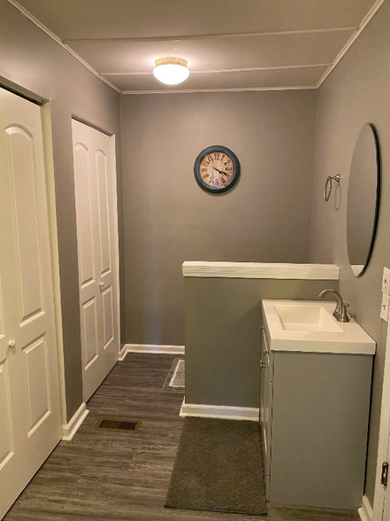 Building Photo - 614 Cherokee St