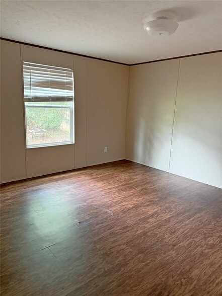 Building Photo - 390 Hidden Oaks Dr