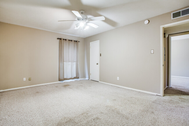 Building Photo - 5937 E University-227