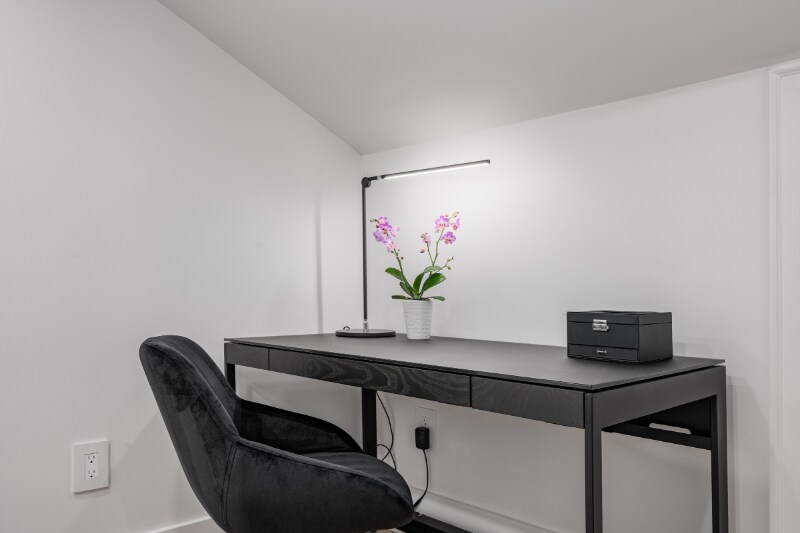 Building Photo - 413 8th St NE