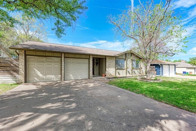 Building Photo - 2804 Sissinghurst Dr