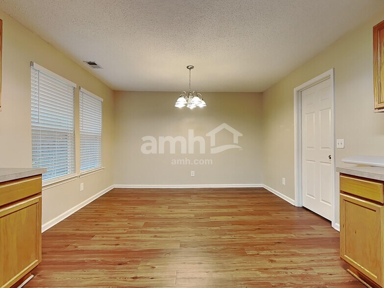 Building Photo - 13 Holly Springs Cir