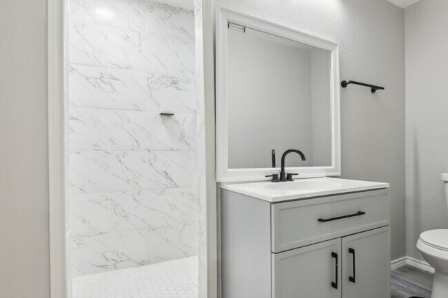 Building Photo - Beautifully Remodeled 3/1.5 Home in Historic Denver Heights with Modern Upgrades and a Park-Like ...