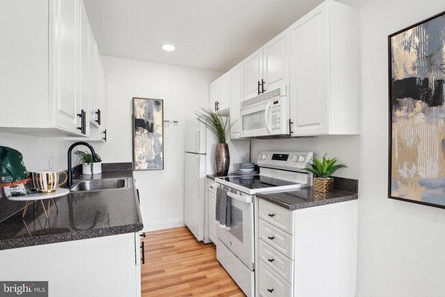 Building Photo - 1005 Chillum Rd