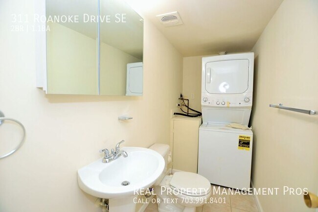 Building Photo - 311 Roanoke Dr SE