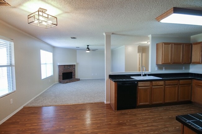 Building Photo - 1460 Stewart Dr