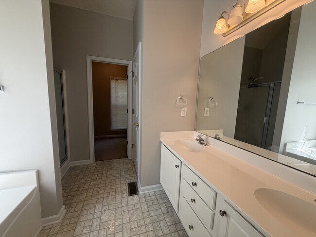 Building Photo - 230 Clinton Crossing Dr