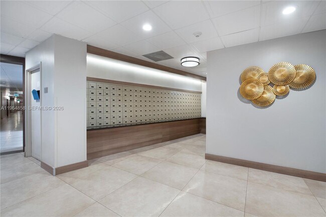 Building Photo - 3731 N Country Club Dr