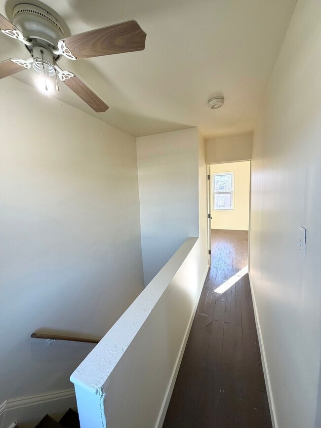 Building Photo - 631 E Madison St