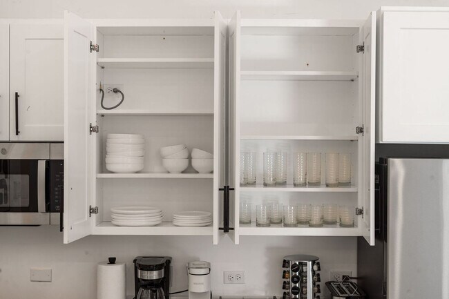 Building Photo - 1941 W Augusta Blvd