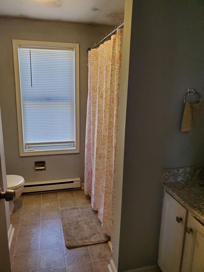 Building Photo - Updated 2 Bedroom  Townhouse