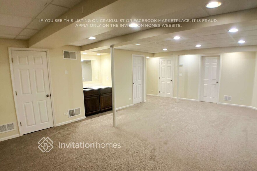 Building Photo - 2499 Deerfield Dr
