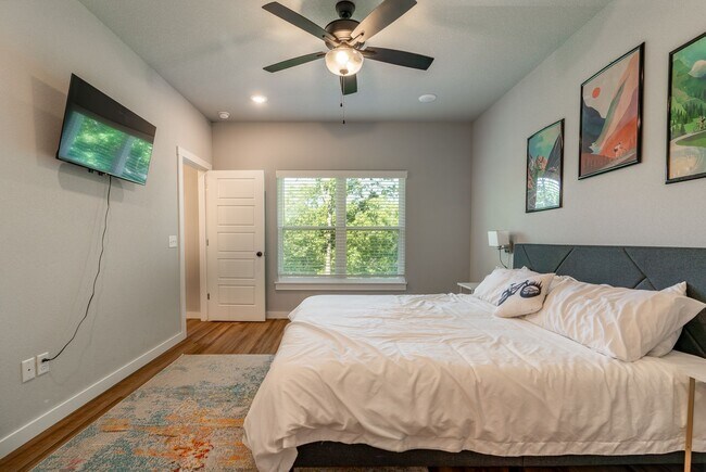 Building Photo - Nearly New Bella Vista Home Nestled in Ultimate Privacy! Furnished options available!