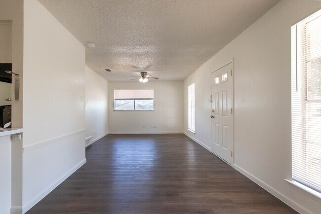 Building Photo - 3920 Redstone Rd