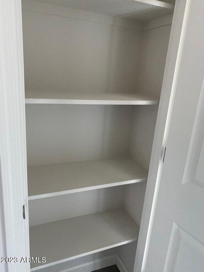 Building Photo - 815 Silvercreek Ln