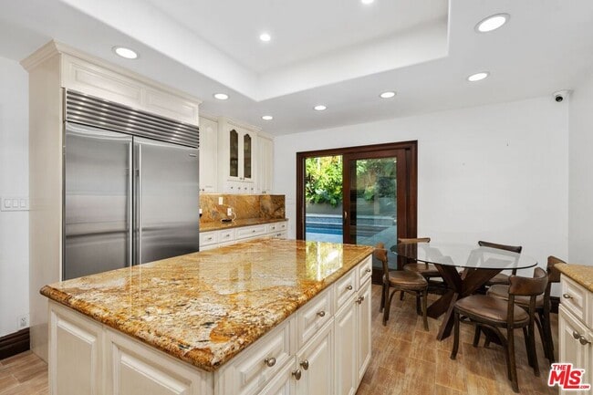 Building Photo - 2108 San Ysidro Dr