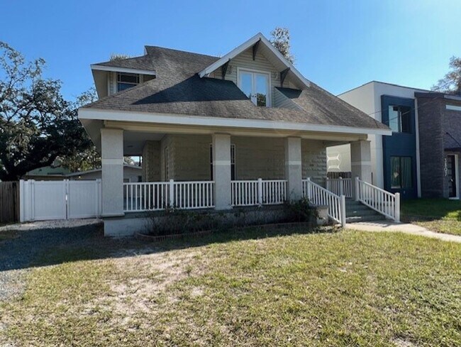 Primary Photo - 5 bedroom, 2 bath, detached bonus room w/b...