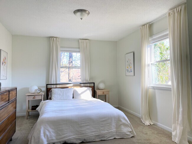 Building Photo - 1001 Belmont Dr