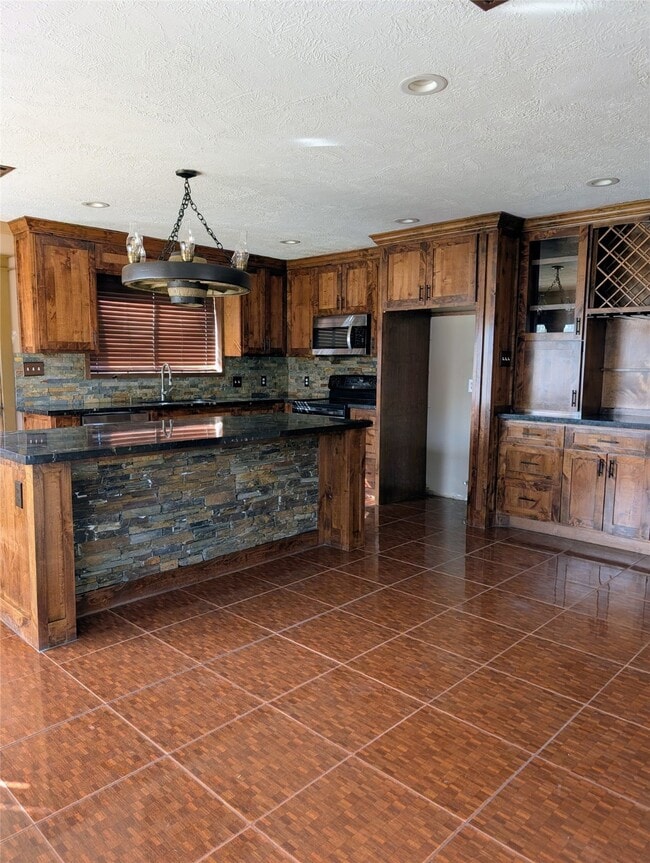 Building Photo - 807 Poppets Way