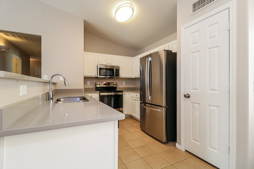 Building Photo - 14715 N 124th Ave