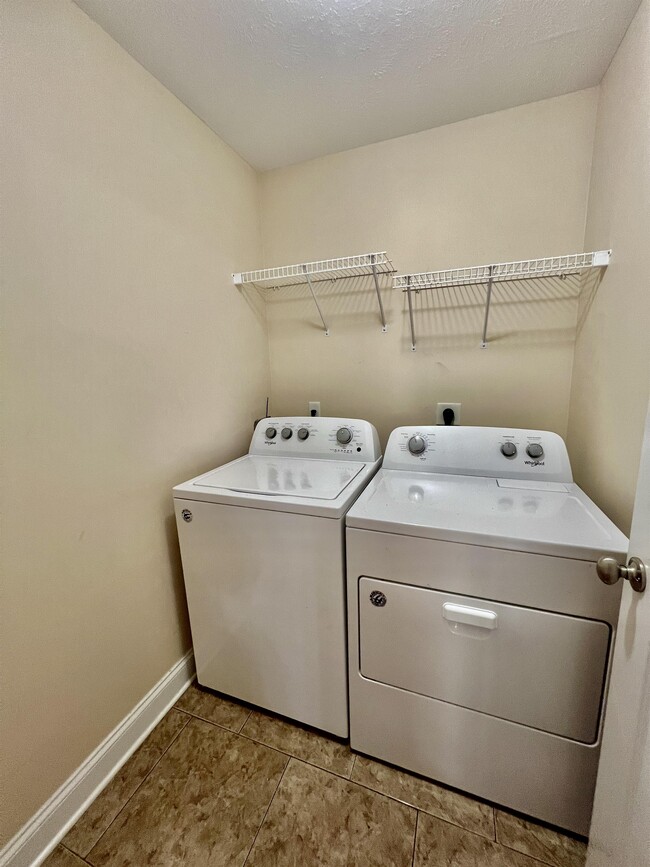 Building Photo - 40 Brownstone Dr
