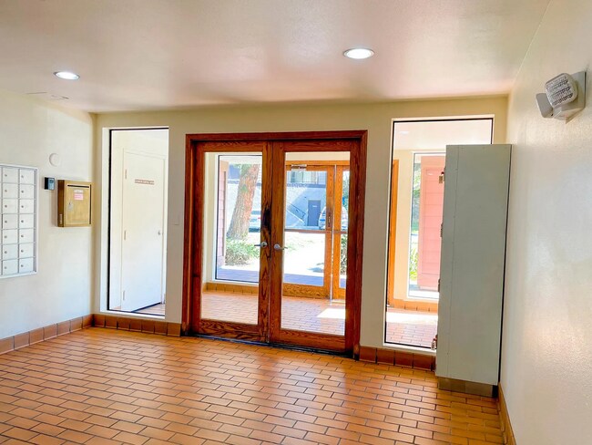 Building Photo - 5985 Dandridge Ln