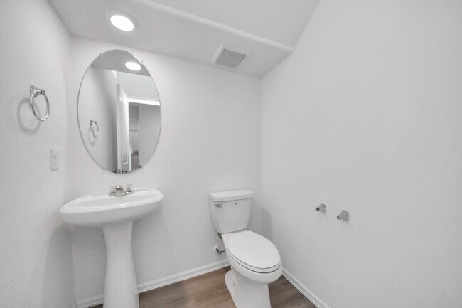 Building Photo - 24063 Hawthorn Lks Dr