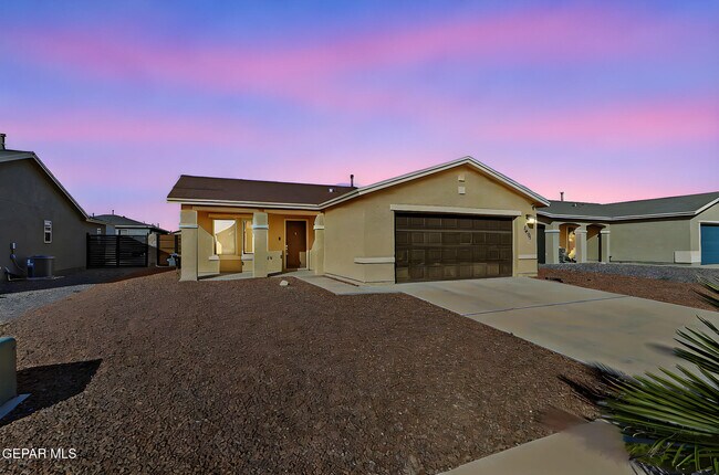 Building Photo - 14321 Paraiso Dr