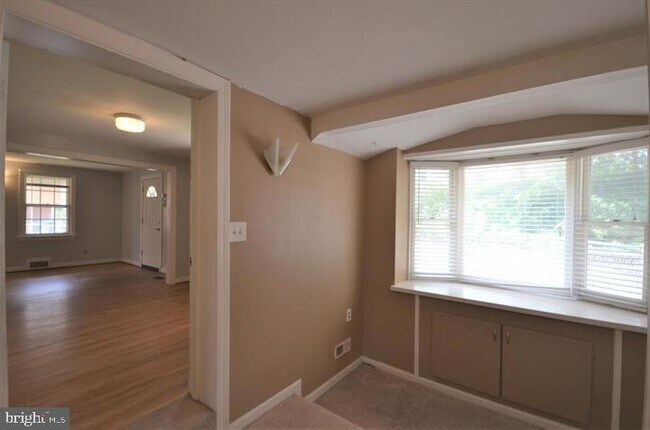Building Photo - 2400 Arlington Blvd
