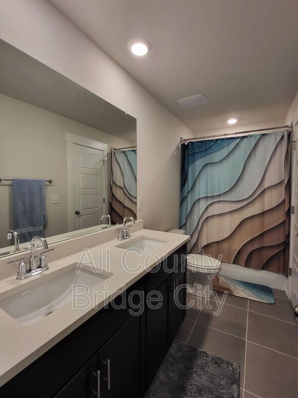 Building Photo - 66 Galley Ln