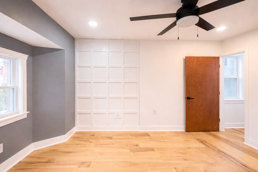 Building Photo - 5842 Hobart St