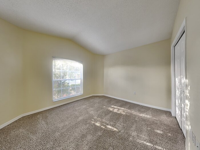 Building Photo - 4892 Palm View Dr N