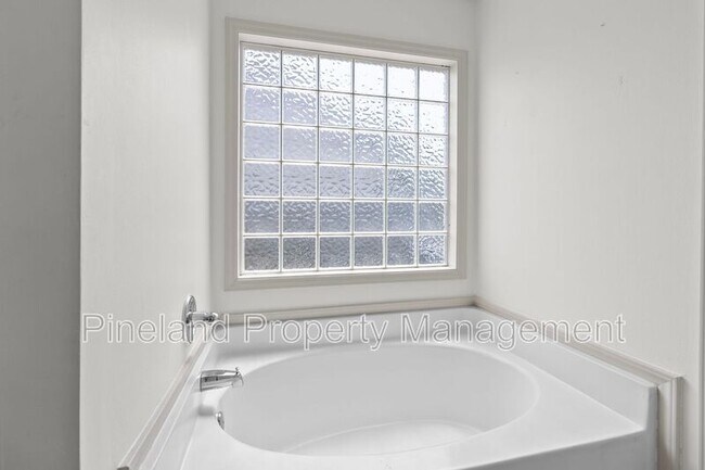 Building Photo - 133 Haywood Dr