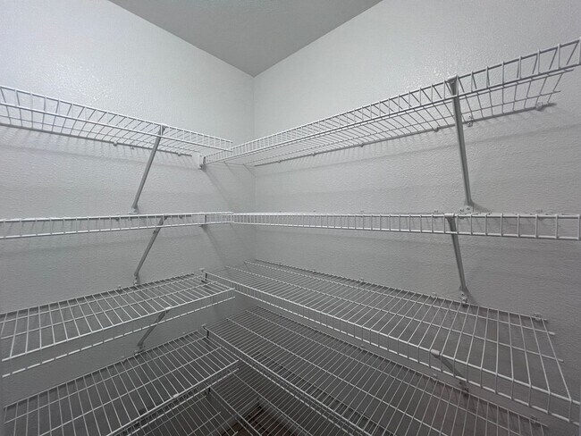 Building Photo - MOVE IN TODAY! 2 bed 2 bath condo close to Aliante Casino