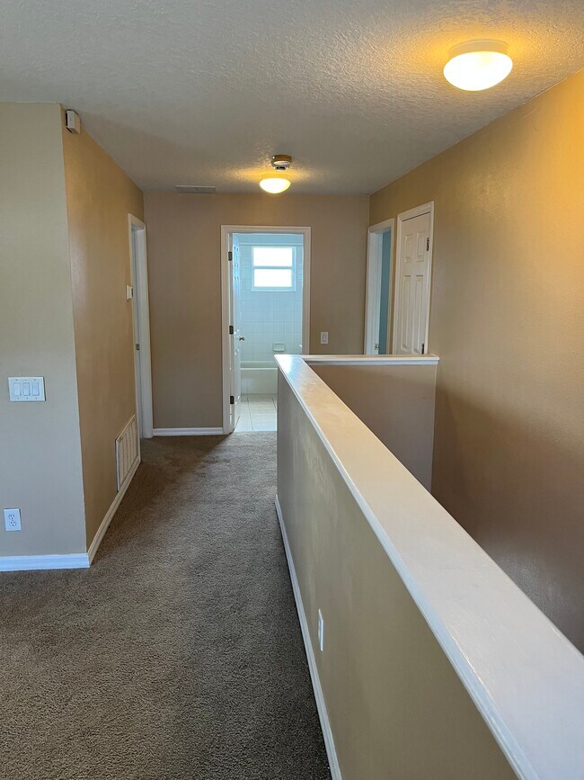 upstairs landing - 1018 Bella Vista Dr NE