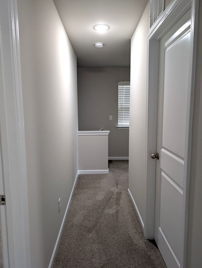 Building Photo - 4 Bedroom!  Easy Access, I-485, I-85, Airp...