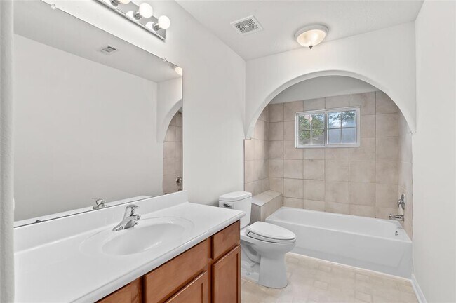 Building Photo - 4444 Victory Dr
