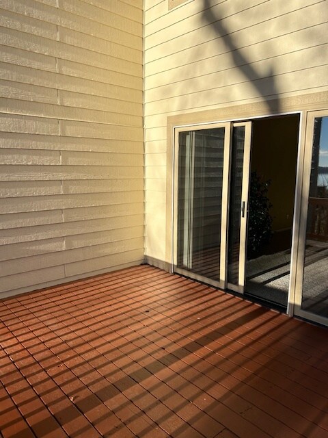 Building Photo - 3670 Point Dr