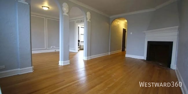 Building Photo - 2244 W Winona-#2F