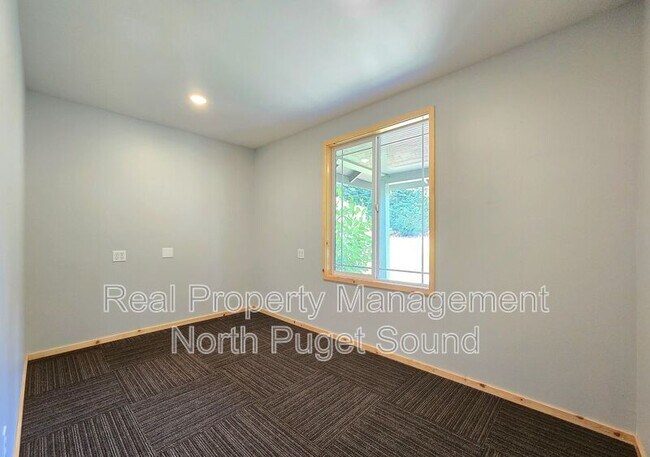 Building Photo - 4914 6th Ave NW