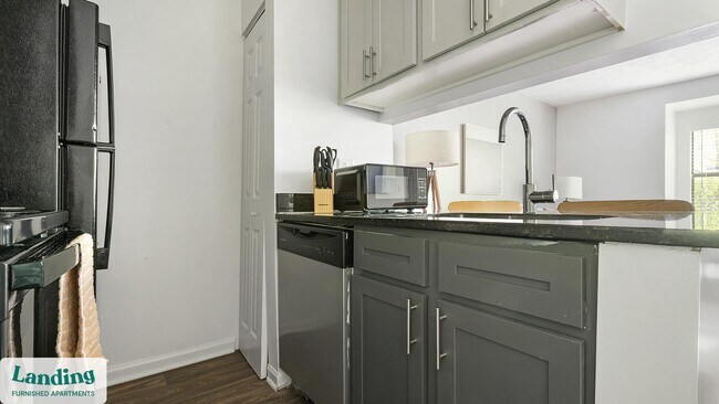 Building Photo - 2030 Northcliffe Dr